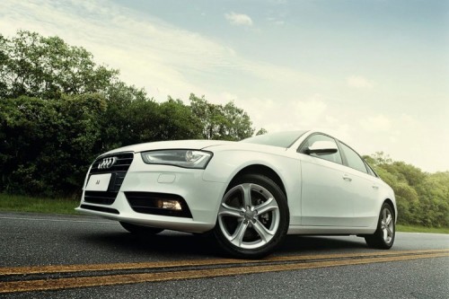 Nova versão do Audi A4 tem teto-solar www.fufaotetosolar.com.br