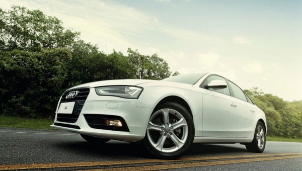 Nova versão do Audi A4 tem teto-solar www.fufaotetosolar.com.br