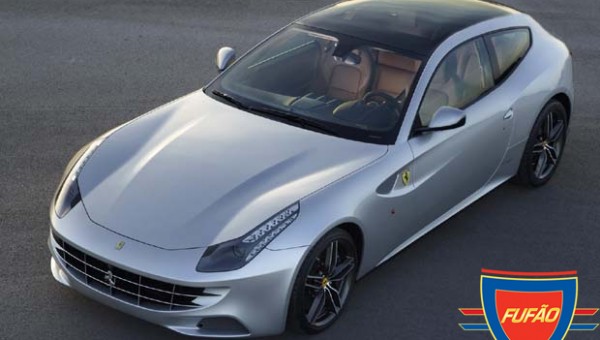 Ferrari FF ganha teto solar panorâmico